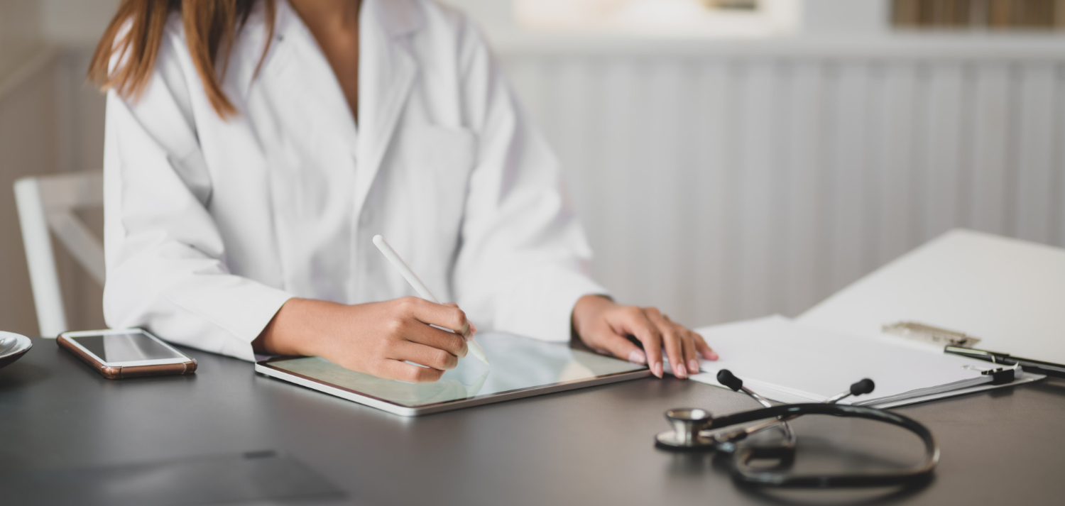 La importancia de la evaluación médica y el seguimiento de un doctor o doctora